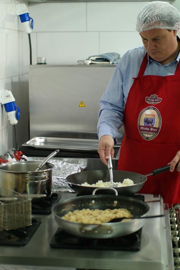 Emerson Fabris facilitando um workshop de tendências gastronômicas globais para equipes de cozinha.